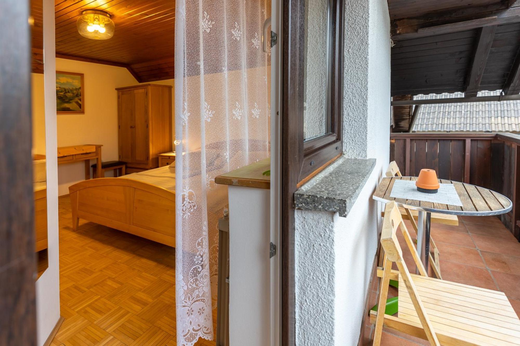 Apartments Pri Urhu 보히니 외부 사진